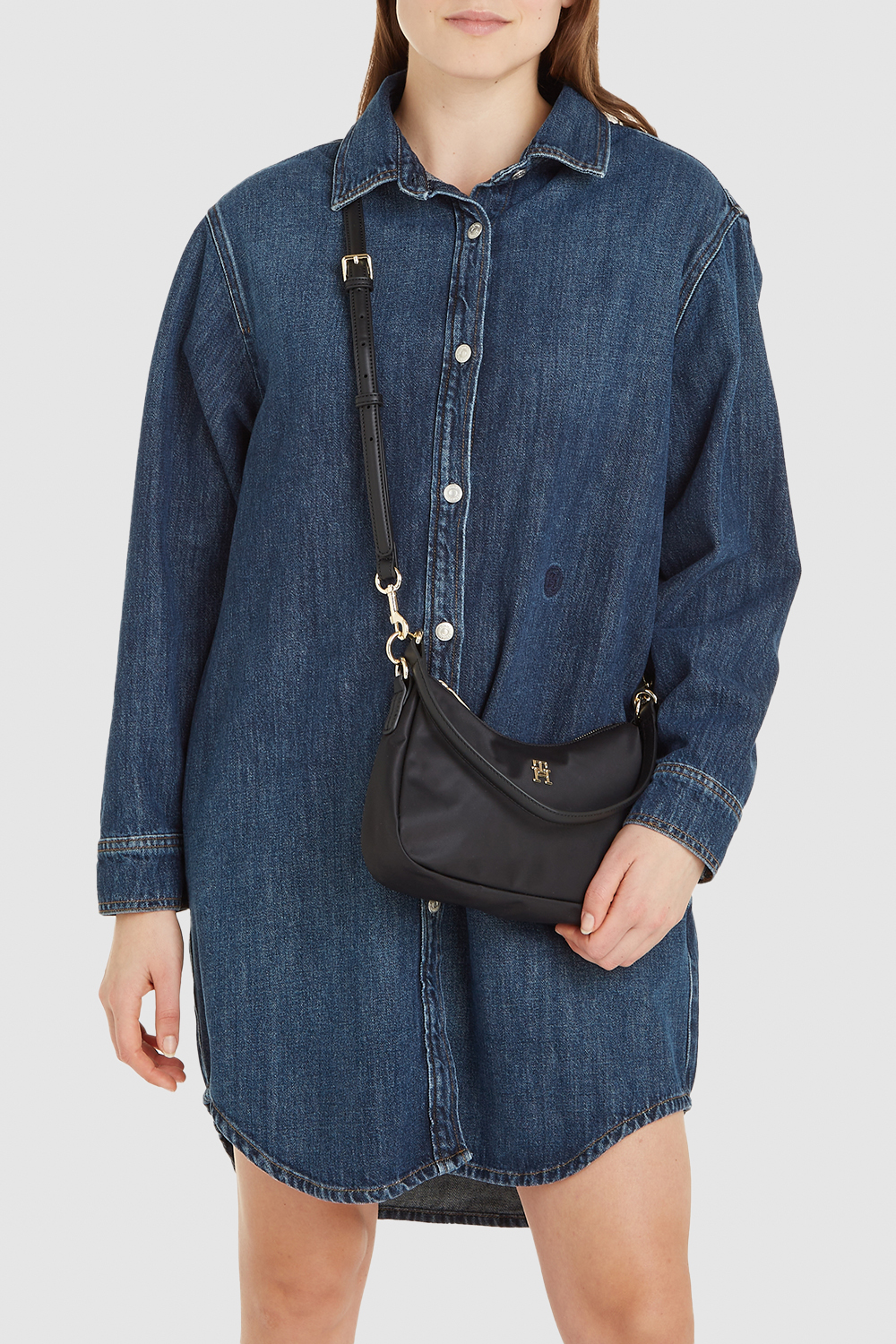 תמונת כל הלוק של תיק כתף פופי